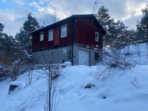 Stockholm Archipelago House with shared pool v zimě