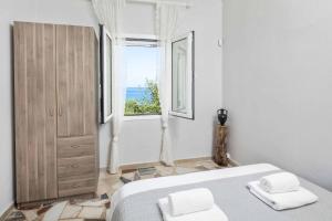 Ένα ή περισσότερα κρεβάτια σε δωμάτιο στο Villa Pelagia Mare +22 φωτογραφίες