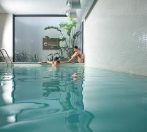 Bazén v ubytování Essence Inn Marianos Hotel nebo v jeho okolí