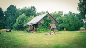 a small cabin in the middle of a field at Uroczysko Grabowiec in Grabowiec