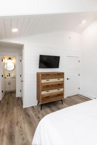Imagen de la galería de Ocean Lofts in the Vibe #4 - 5 min walk to beach, en Virginia Beach 23 fotos más