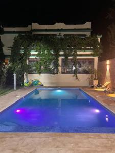 สระว่ายน้ำที่อยู่ใกล้ ๆ หรือใน Villa avec piscine & proche mer - sans vis a vis