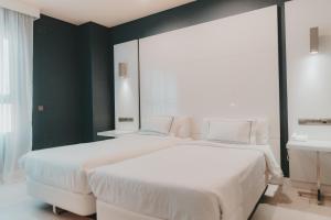 מיטה או מיטות בחדר ב-Hotel Málaga Nostrum Airport