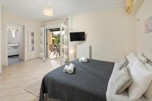 Katil atau katil-katil dalam bilik di Eleonas Luxury Homes +93 gambar