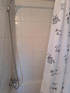 a shower curtain with writing on it in a bathroom at Hostal y Viajes Balmaceda 