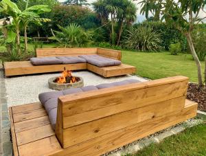 a backyard with two benches and a fire pit at La Kasa Poza in Biaudos