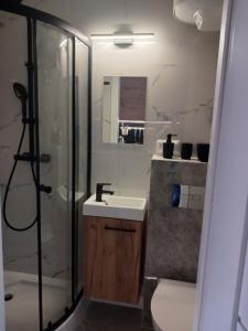Kúpeľňa v ubytovaní Apartamenty Marco 3 przy Dworcu-Stare Miasto-Super Wi Fi