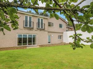 a house with a green lawn in front of it at Luxurious 5 bedroom house with games room in Kingholm Quay