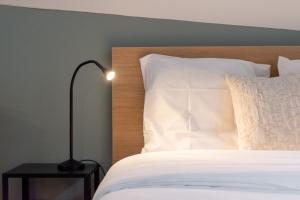 Postel nebo postele na pokoji v ubytování Lille Grand Place Nice and equipped studio! + 13 fotografií