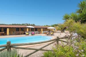 a swimming pool in front of a house at Casa De Campo Colmeal in Mira