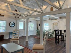 a room with a table and chairs in it at The Cottage in Wilmington