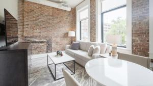 Posezení v ubytování Landing Modern Apartment with Amazing Amenities (ID5790X36)