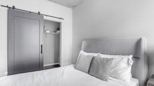 a bedroom with a bed with a gray door at Landing Modern Apartment with Amazing Amenities (ID4859X97) in Chicago
