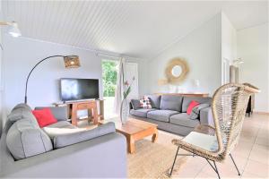 a living room with a couch and a tv at Nature Paradise in Quartier Monplaisir