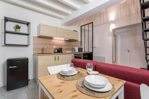 Кухня или мини-кухня в Chardonnet - Furnished apartment - Lyon 1
