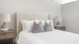 Krevet ili kreveti u jedinici u okviru objekta Landing Modern Apartment with Amazing Amenities (ID1208X247)