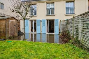 a house flooded with water in front of it at Nice house with garden in Versailles - Welkeys in Versailles