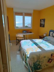 Posteľ alebo postele v izbe v ubytovaní Apartamentos Marineu Cala Josep