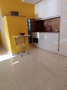 Kuchyňa alebo kuchynka v ubytovaní Apartamentos Marineu Cala Josep