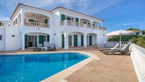 Bazén v ubytování Villa Alma de Mar - Exceptional Villa with Marina Views & Pool nebo v jeho okolí