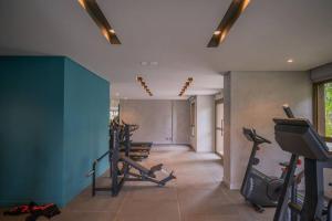 a gym with several exercise bikes in a room at Studio Giovanni Gronchi - Ao Lado do Metrô in São Paulo