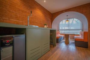 a kitchen with a sink and a counter top at Studio Giovanni Gronchi - Ao Lado do Metrô in São Paulo