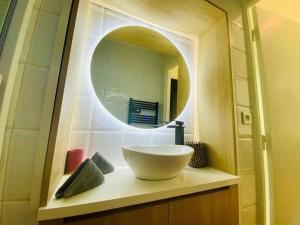 Kúpeľňa v ubytovaní ''Chichi 1'' Chez Adeline Superbe appartement en plein coeur de Sète
