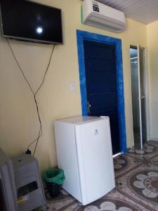 Apartamentos no Farol Velho TV 또는 엔터테인먼트 센터