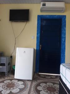 Apartamentos no Farol Velho TV 또는 엔터테인먼트 센터