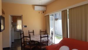 a dining room with a table and chairs and a window at Rubedo - Punta Fria in Piriápolis