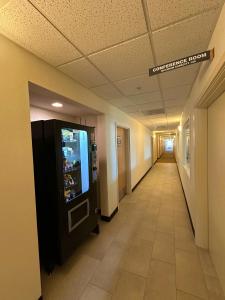 TV a/nebo společenská místnost v ubytování Peppermill Empress Inn