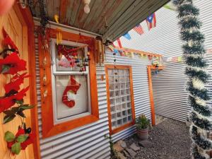 an outside view of a house with a window at Cabaña León in Puerto Natales
