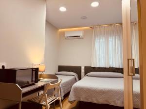 Postel nebo postele na pokoji v ubytování Hostal Patria Madrid
