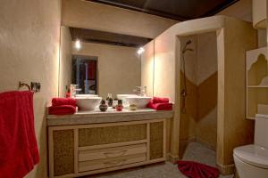 a bathroom with two sinks and a mirror at RIAD DREAMS in Marrakesh