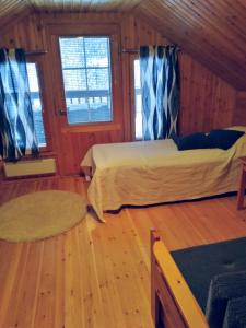a bedroom with two beds and two windows at Lapikas in Kallo