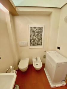 Un baño de The L i b r a r y