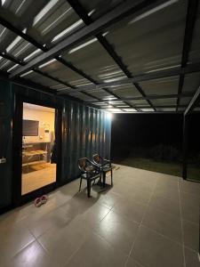 Fotografija u galeriji objekta Container Home Py u gradu Puerto Presidente Franco