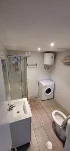 a bathroom with a toilet and a sink and a microwave at Apartamento primera línea de mar - cerca de Portaventura in Salou