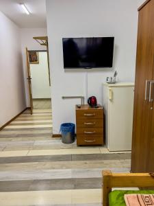 Televízia a/alebo spoločenská miestnosť v ubytovaní Apartments by Dworek Wrocław