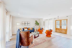 Gallery image of Mid-Century in Calhoun in Calhoun