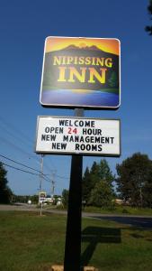 Nipissing Innに飾ってある許可証、賞状、看板またはその他の書類