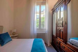 a bedroom with a bed and a dresser and a window at La Casetta nel Cerchio in Ravenna