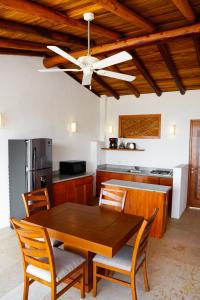 Kuchyň nebo kuchyňský kout v ubytování Villas San Sebastian