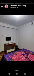 a room with a bed and a desk and a computer at Relaxzen Homestay 2 in Kodaikānāl