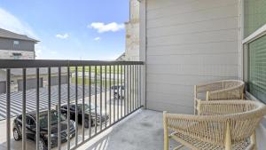 a balcony with two chairs and a car at Landing Modern Apartment with Amazing Amenities (ID1231X478) in San Marcos