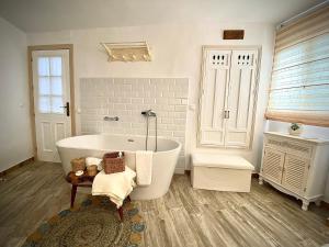 Ένα μπάνιο στο Casa La Romera +19 φωτογραφίες
