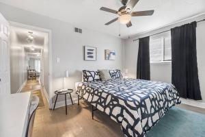 a bedroom with a bed and a ceiling fan at Cozy King Suite Near Broad! in Memphis