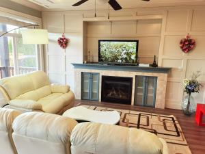 a living room with a fireplace and a tv at Luxurious house in willoughby center in Langley