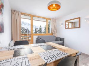 a dining room with a table and chairs and a window at Studio Avoriaz, 1 pièce, 4 personnes - FR-1-314-216 in Morzine