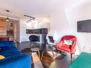 a living room with a couch and two chairs at Avoriaz : Apt 2 chambres, 6 pers, balcon, WIFI - FR-1-314-259 in Morzine